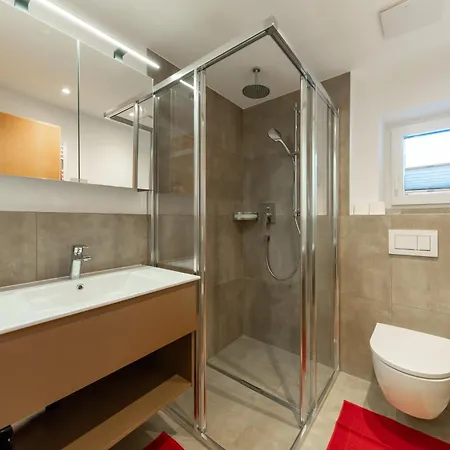 Haus Bergkastelblick בית הארחה 4*